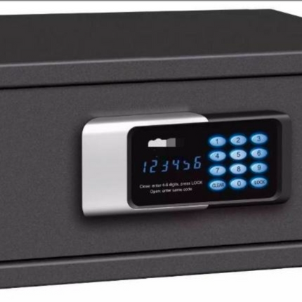 VIP Tipi 1. Sınıf LCD Ekranlı Elektronik Şifreli Otel Oda Kasası – Acil Açma Anahtarlı 20x43x35 cm